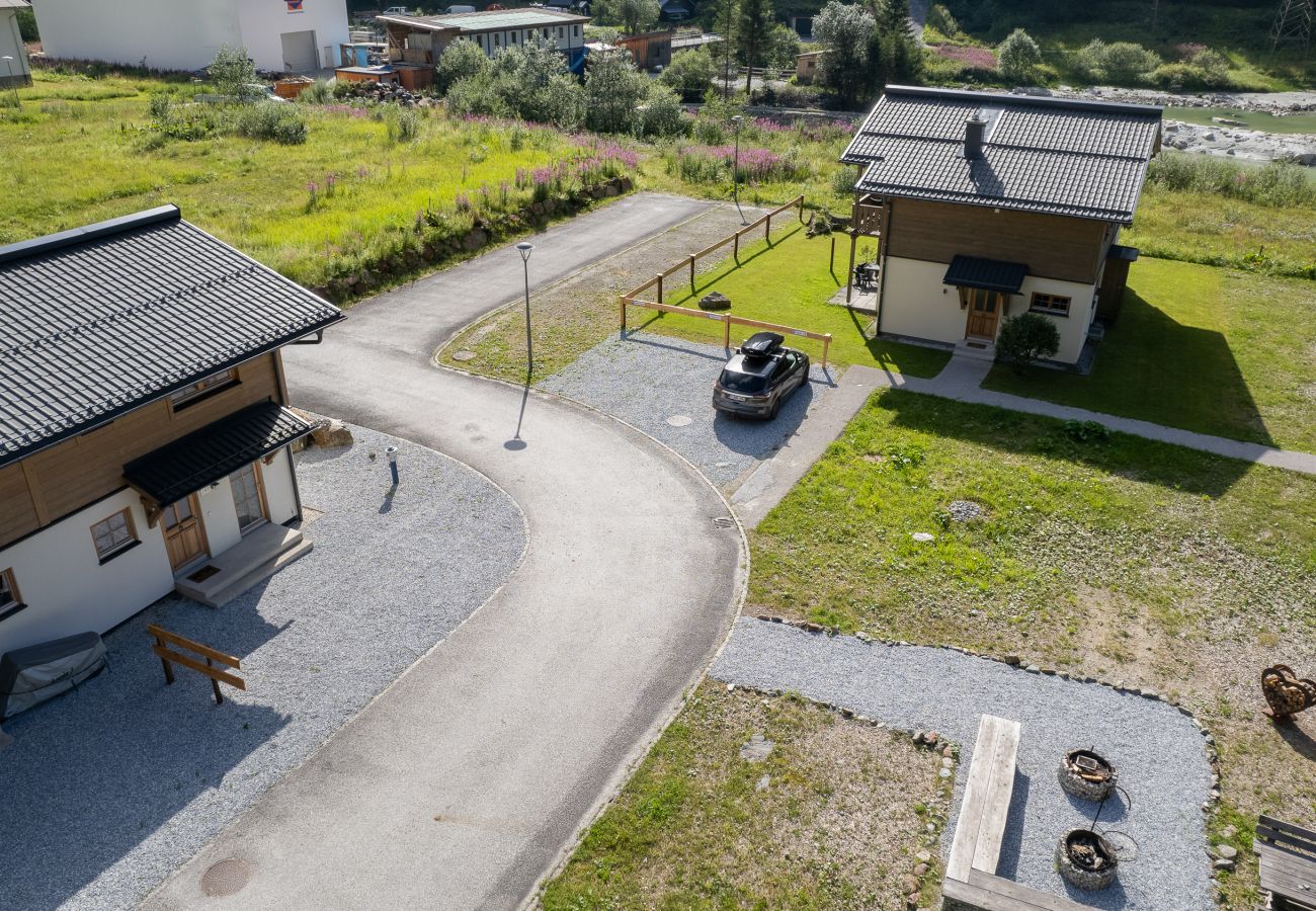 Chalet in Uttendorf - Lodge kleiner Bär 191 im Tauerndorf Enzingerboden