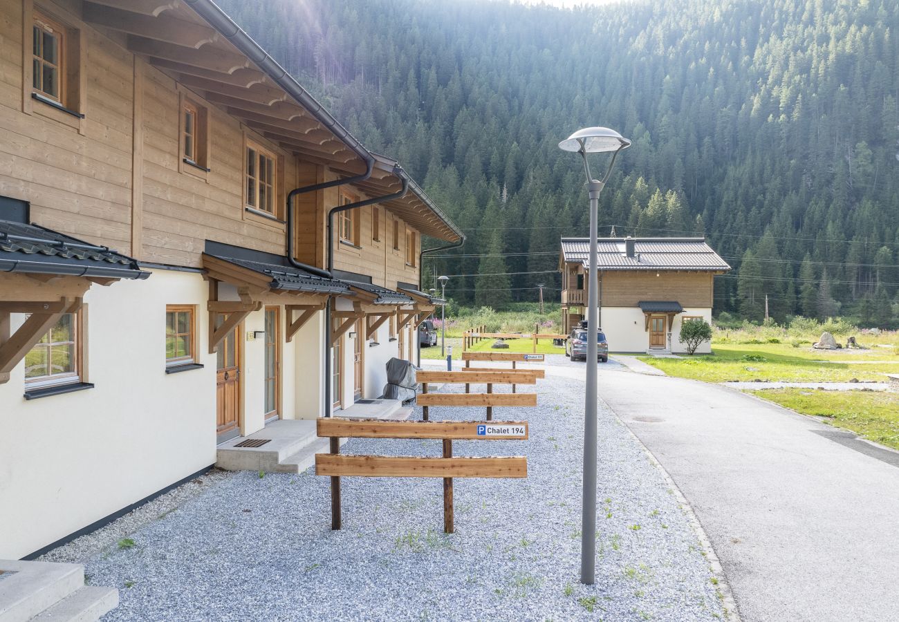 Chalet in Uttendorf - Lodge kleiner Bär 191 im Tauerndorf Enzingerboden