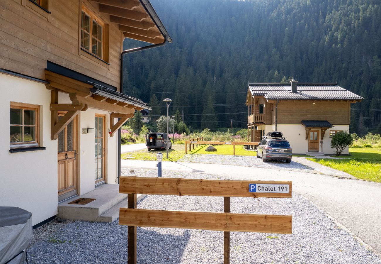 Chalet in Uttendorf - Lodge kleiner Bär 191 im Tauerndorf Enzingerboden